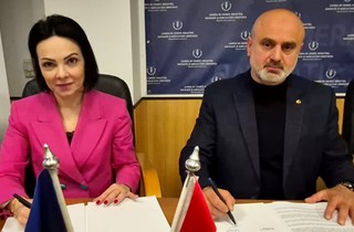 Uluslararası Temaslar Meyvesini Verdi: Gemlik ve Köstence Ticaret Odaları Arasında İş Birliği Protokolü İmzalandı